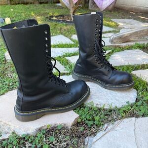 Dr. Martens Black Leather Boots 1940 5400 steel toe